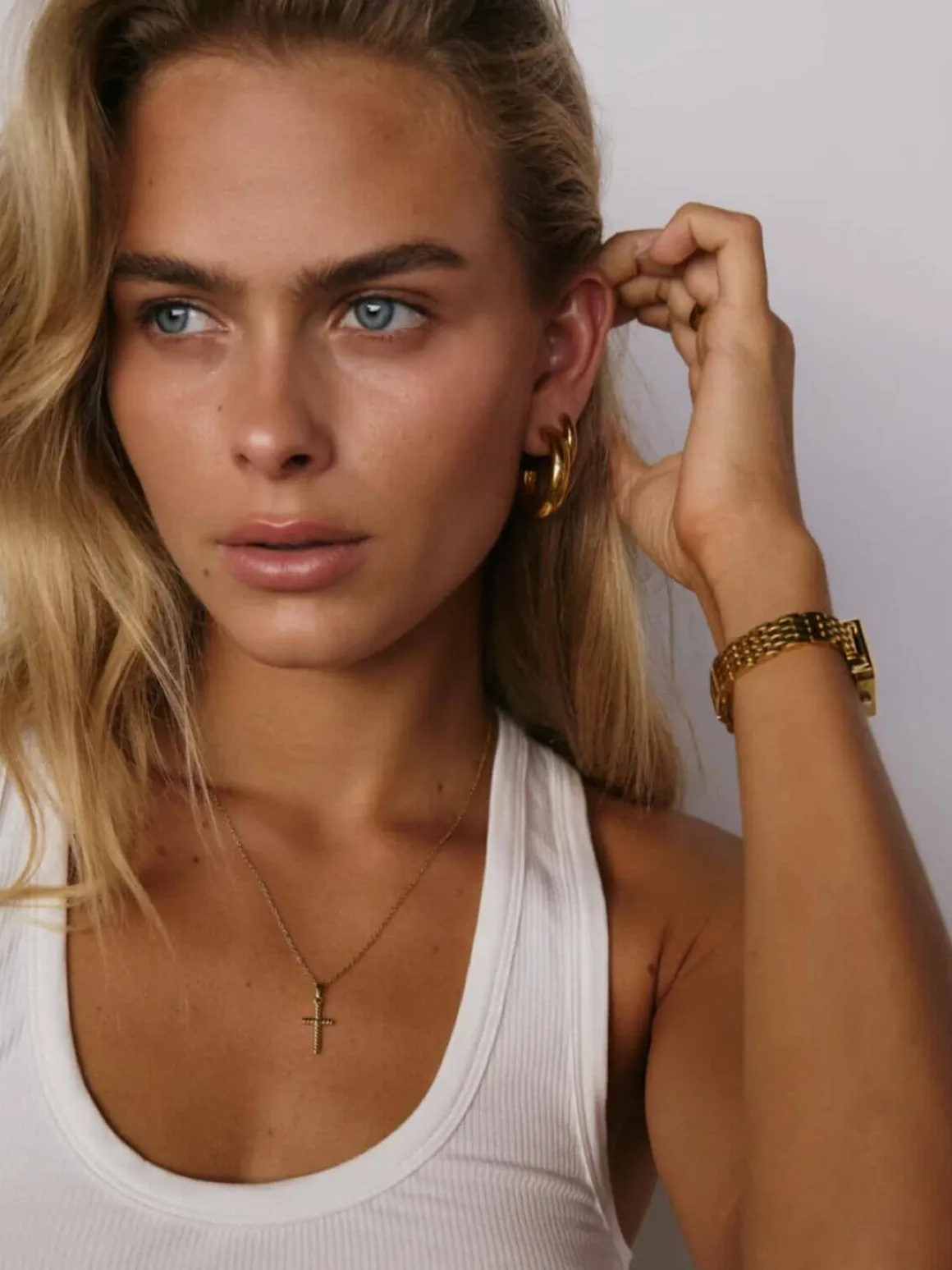 Beni Cross Necklace - Gold