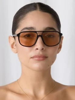 La Touriste - Black & Amber