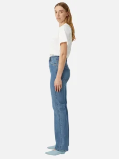 Laufey V-Neck Tee - Soft White